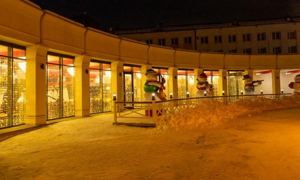 Южно-Сахалинск засиял новой праздничной иллюминацией Южно-Сахалинск засиял новой праздничной иллюминацией